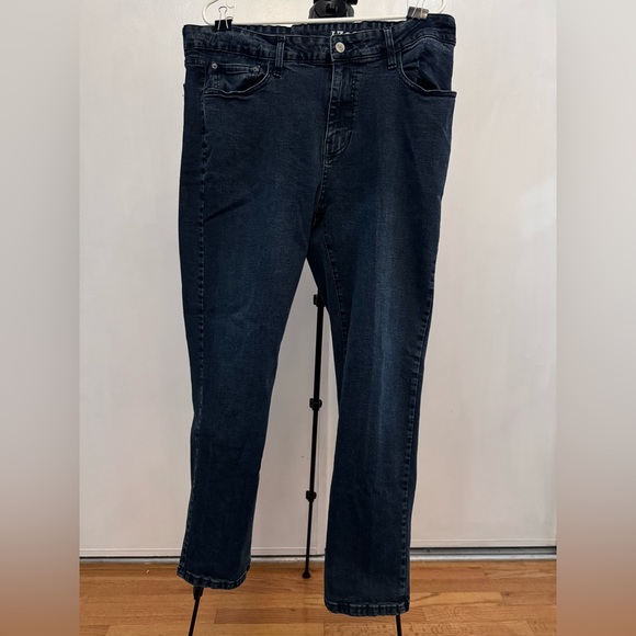 Jeans by Izod - Picture 2 of 5